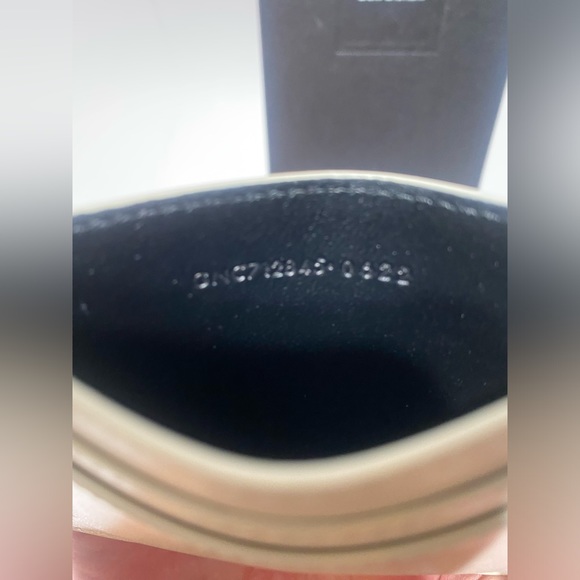 SAINT LAURENT LOGO EMBOSSED LEATHER CARD CASE - Picture 4 of 5